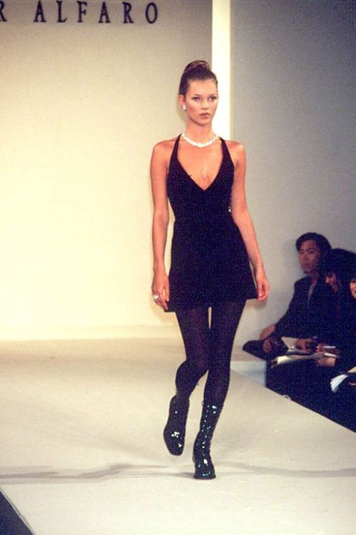 Kate Moss @ Victor Alfaro Fall/Wint 1994 #fashion#runway#Kate Moss#victor alfaro