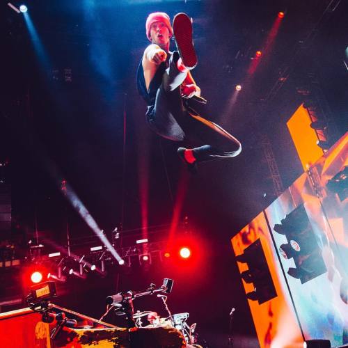 oneanddun:twentyonepilots jumping tyler •• #ERS2016 in st paul, mn. [photo by@bradheaton]