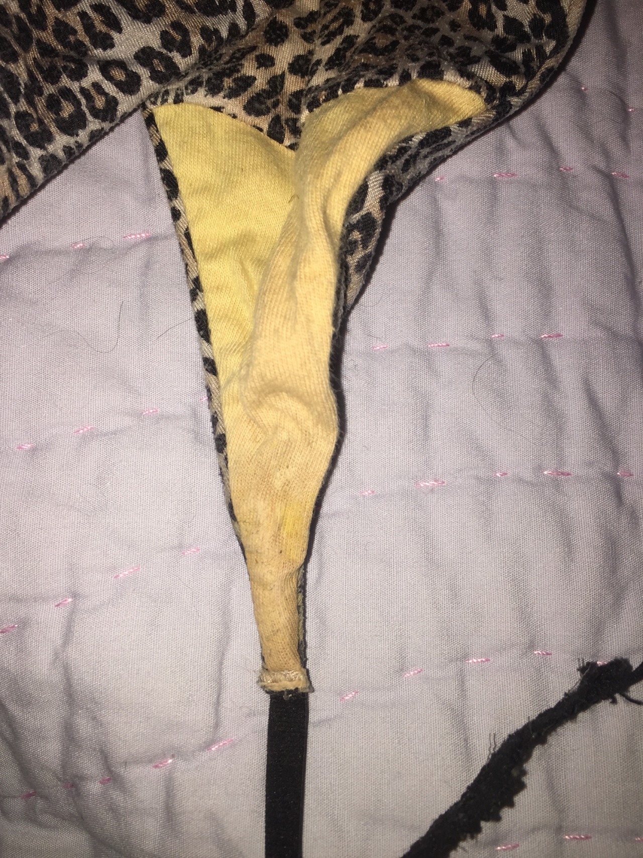 bjpantysniffer:  Wife’s friends undies. Not much of a stain, but the smell is awesome,