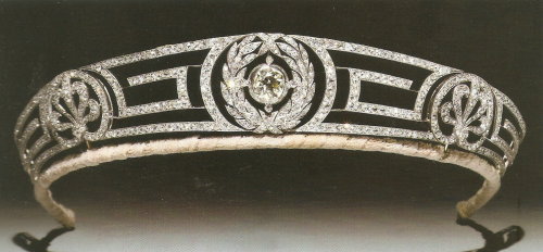 A diamond-set tiara arranged as a stylized Greek-key pattern flanked by honeysuckle motifs and cente