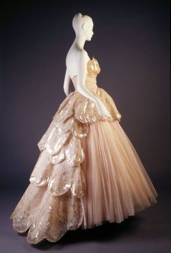 fripperiesandfobs:  &ldquo;Venus&rdquo; by Dior, 1949From the Kent State University Museum on Pinterest