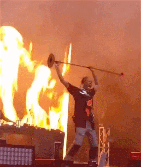 zamzamafterzina:  THIS IS WHAT ERIK KILLMONGER WANTED TO FEEL!!!!!!!!!!!!!!!!! VIVA LA BEYONCE!!!!!