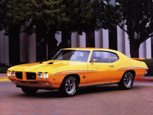 americanmusclepower:  Some of the greatest yellow muscle cars !!!1. 1972 Chevrolet Chevelle2. 1970 Buick GSX3. 1971 Plymouth Barracuda4. 1970 Ford Mustang 5. 1968 Dodge Charger6. 1970 Oldsmobile 442 7. 1970 Mercury Cougar8. 1970 Pontiac GTO