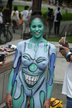 bigtittiesandpinkpussy:  nakedmysticalbouquetpenguin:  You got to love bodypaint by now   Id love to walk around town all painted up like this…giving people private viewings!!!