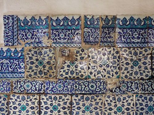 treasureful-tiles:Ancient İznik tiles in the Çinili Camii (Tiled Mosque) | Turkey