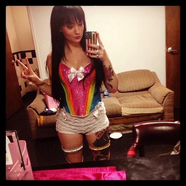vorpalsuicide:  Sneak peak of my first costume ! Hahha ready to go! Make some noise