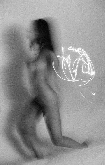 Erich Hartmann,  Laser light on nude. New York City. 1978.