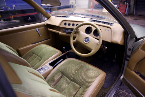 carsthatnevermadeit:  Ford Cirrus, 1972. The Cirrus was a result of the IBCAM British Styling Competition. The winning design was by Michael Moore, a  Chrysler UK automotive designer.  It was first shown in 1972 at the Earls Court Motor Show. The