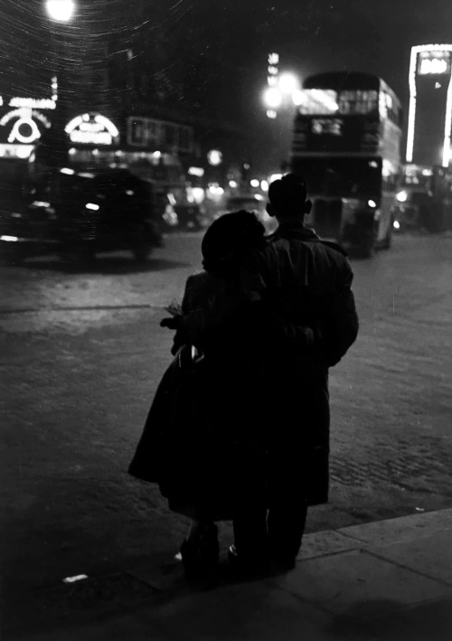 Thurston Hopkins. London Lovers. 1952