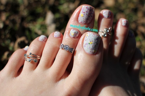 Confetti toes ✨ My new pedicure is so super cute! ❤️ See more shots of my adorable toes on my free b