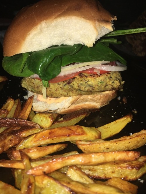 Spicy black eyed pea burger dressed with spinach, tomato, onion, and chipotle mayo. Served with home