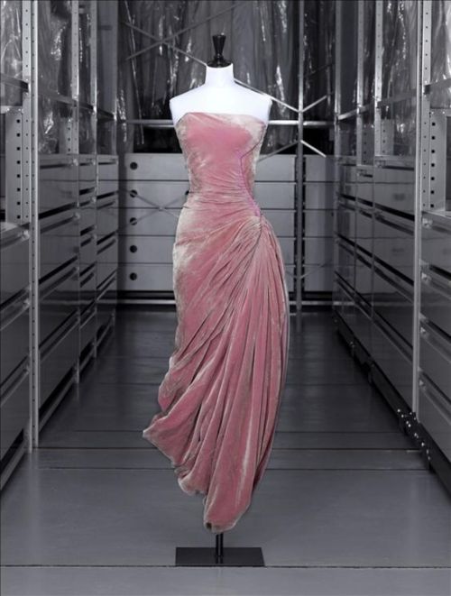 jeannepompadour:Dusty pink dress by Madame Grès, Autumn-Winter 1956-1957