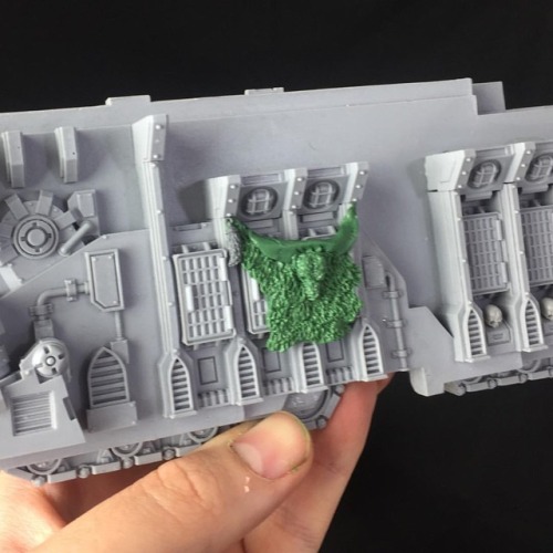 I’m detailing the inside of a Mastadon for the Vlka Fenryka. Commission. To book all commissio