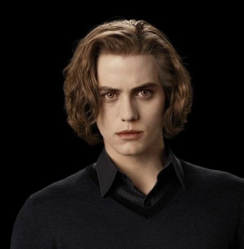 Me: I Watch Twilight For The Plot