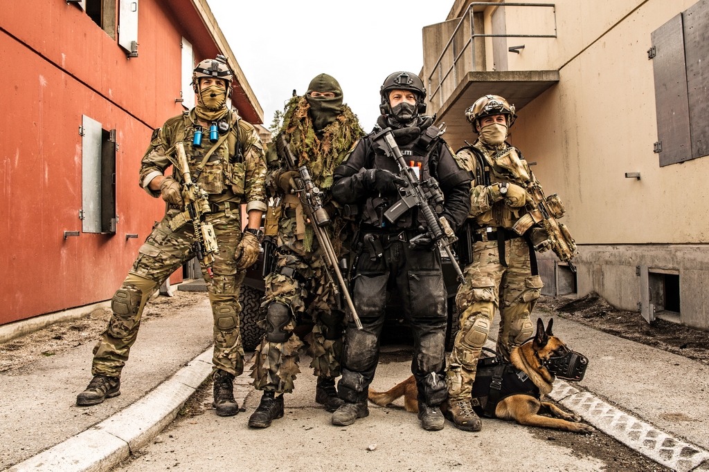 gunrunnerhell:  Joint Ops Members of the Norwegian Army Special Forces, Navy and