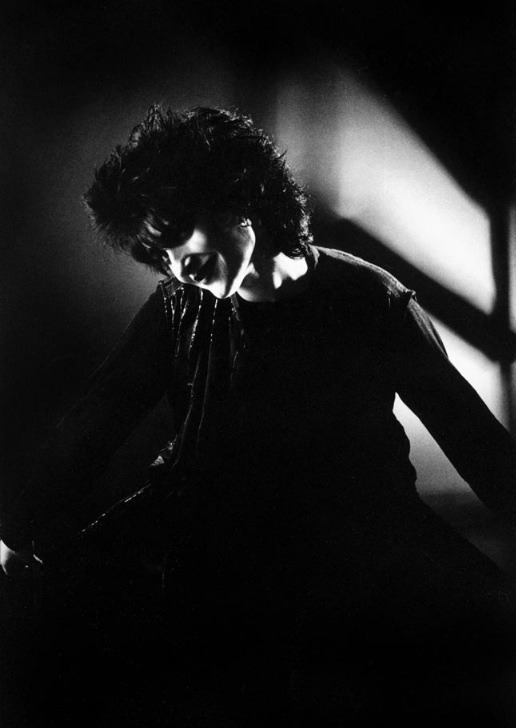 rimbaudwasademonchild:  Siouxsie Sioux photographed by Fin Costello, 1979. 