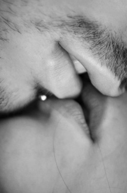crazykissing:  sex / love / romance blog // just a few make-out tips
