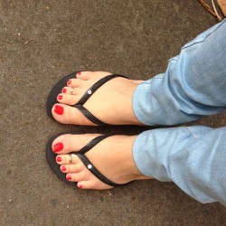 stephenximages:  solecityusa:Sexy red toes