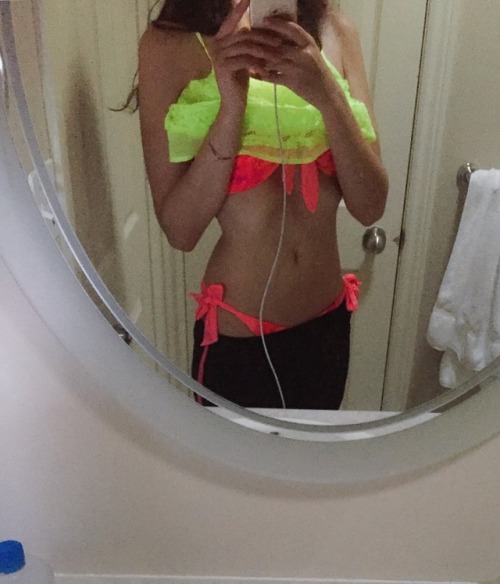 only-takes-abeautiful-fake-smile: Almost there motivation is Alexis ren. She’s body goals natural no