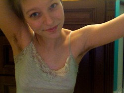 yummyveryyummy:  Good looking girl with her arms up 