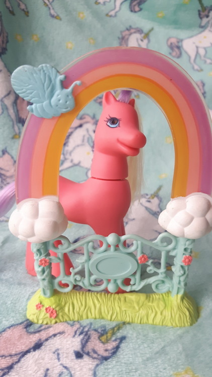 G2 Sundance released in 1997 under the magic motion line of ponies! Twist her head and her tail move