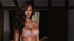 loveangelvs:  NEW: LAIS RIBEIRO WEAR Ū MILLION ‘CHAMPAGNE NIGHT’ FANTASY BRA 2017!   