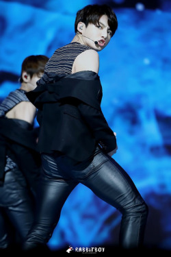 officialwookkibby:  Jungkookâ€™s thighs