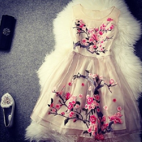 Yes or no? #embroidered #dress #springtime #flowers #dresses_up #2FroChicks