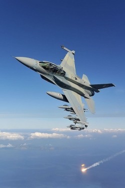 rocketman-inc:  Badass F-16