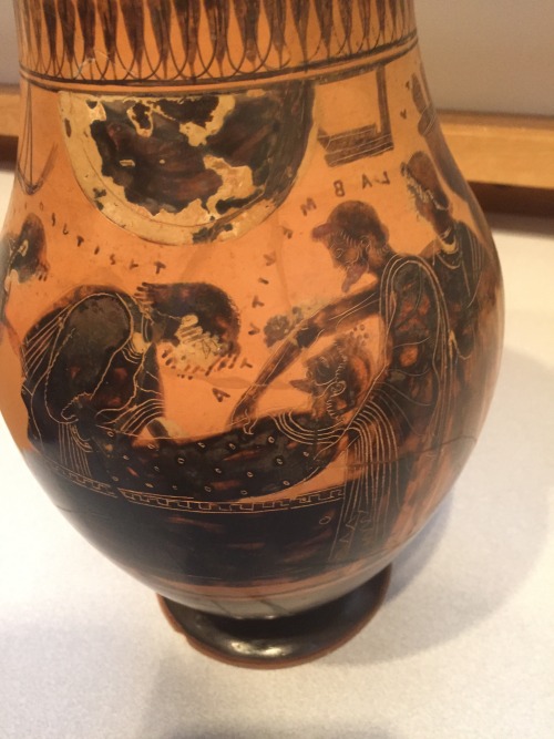 its-caesar-bitch:Black-figure Bail-handled Olpe painted by the “Sappho painter” (BCMA1984.23) depict