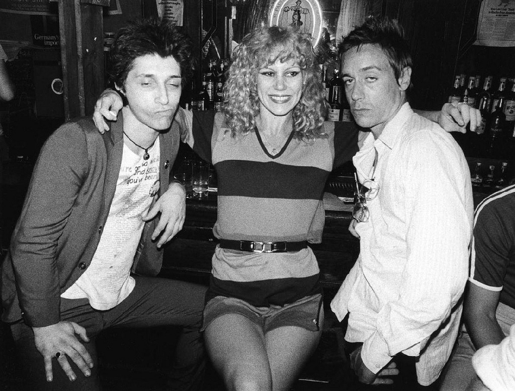 prominentmen:    Johnny Thunders, Sable Starr &amp; Iggy Pop, NYC, 1977.© Bob