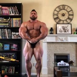 Luke Sandoe - Off season sitting at 297lbs.