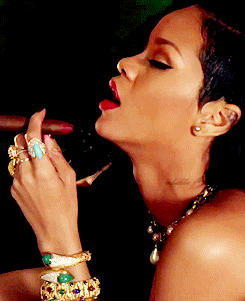 crushalltheraspberries:  Shakira ft. Rihanna Can't Remember to Forget You    