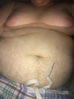 Jabber1269:  Orsettociccio:  Fattyboial:  Feeling Fat In The Hot Tub #Belly #Moobs