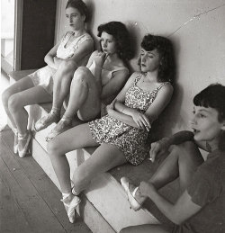  Photo by Theo Frey: Ballerinas on a cigarette