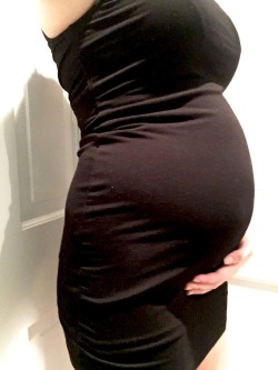 duchess-belly:  Ideal dress for a dinner date 🥘🖤🥘