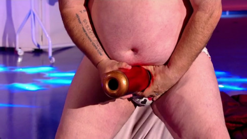 bigmenoftvandfilm:Neil ‘Razor’ Ruddock in “A League of Their Own” s12e3 See the gifs in my previous 