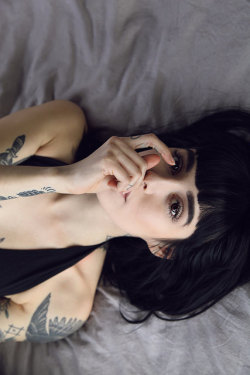 grinned:  Hannah Snowdon by jadecarneyphotography on Flickr. 