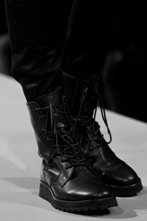 kizutsuitamori: Yohji Yamamoto SS11