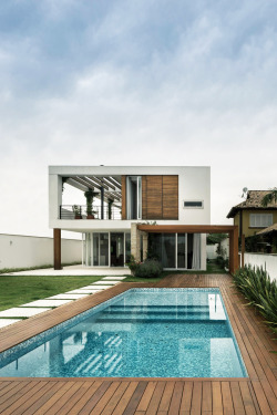 life1nmotion:  Modern Beautiful Home With a Clever Layout and Lovely Surroundings by AT Arquitetura