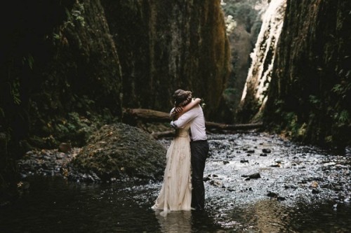 grayskymorning:Intimate Barefoot Elopement in the Columbia River Gorge