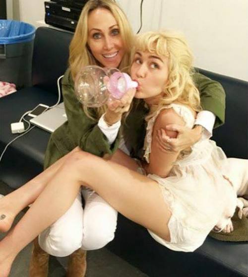 xxemilytxx:  secretdiapeeprincess:  sweetbabykenta10:  Attention abdls, littles, caretakers who are nannys, mommys, and daddys,Remeber whenMiley said she wanted to be little and be an adult baby. Here is here in a diaper and baby dress, no photo shopped!!