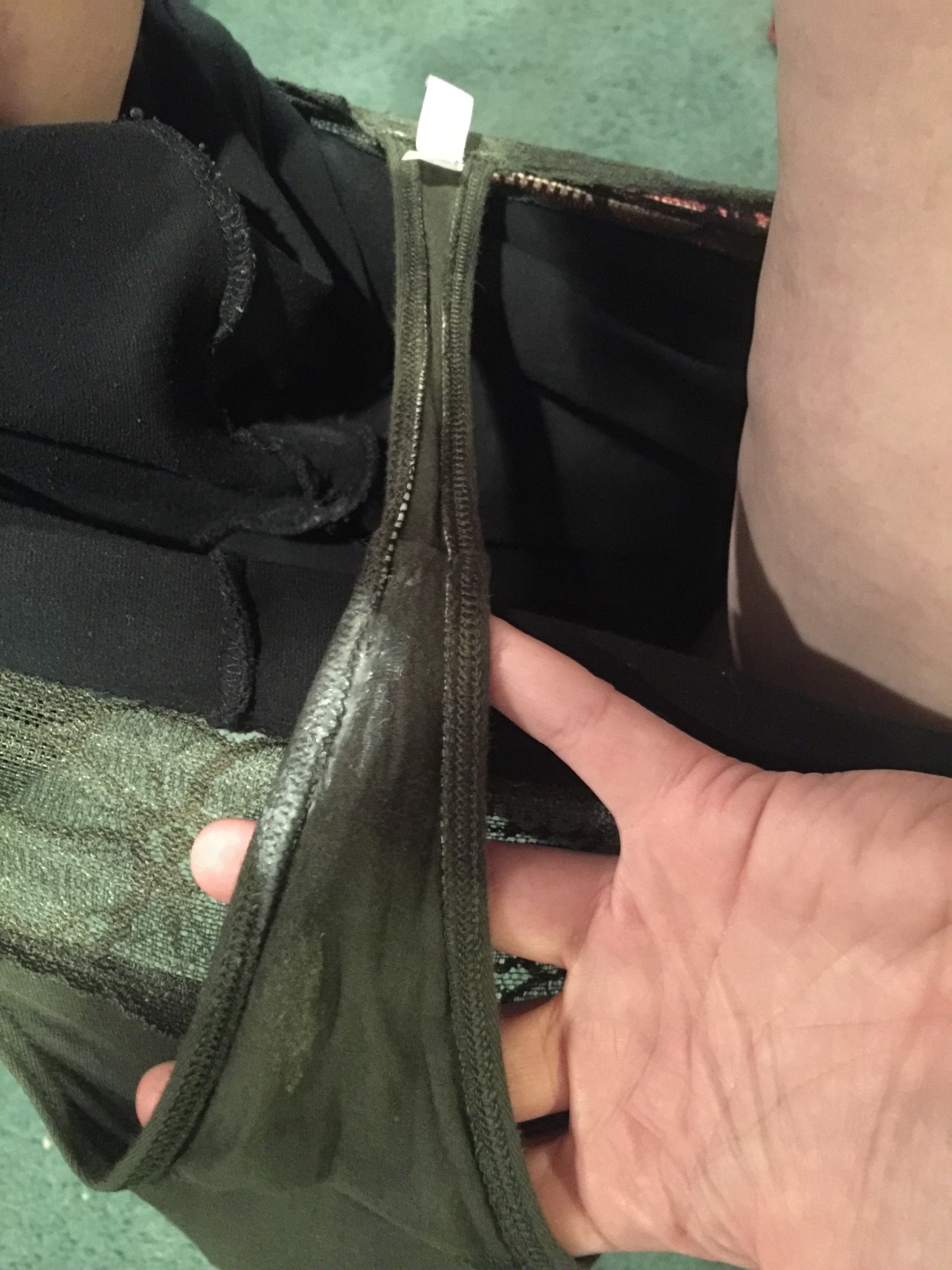 jigglybeanphalange:  My pussy was so wet and creamy yesterday that my panties couldn’t