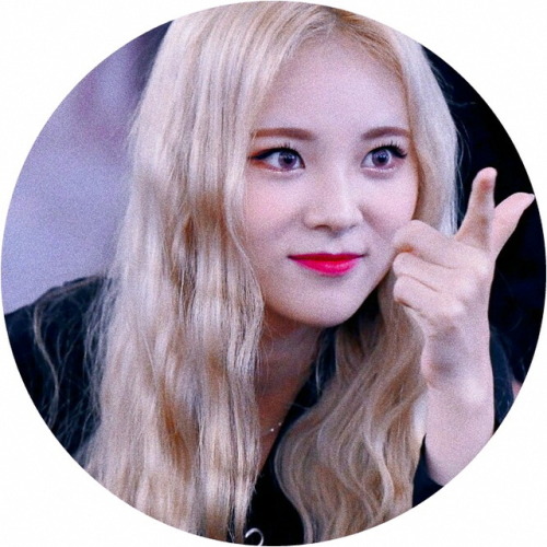 — jinsoul icon’s— like or reblog if you save/use 