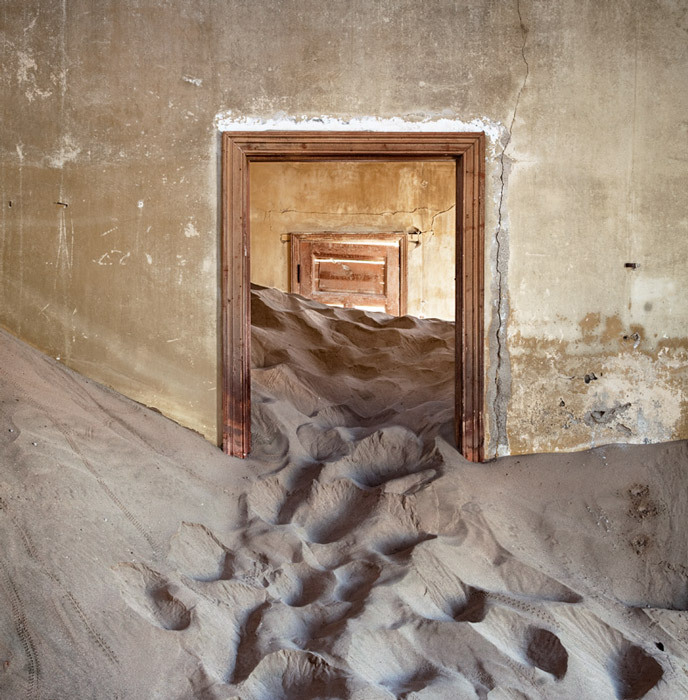 likeafieldmouse:  Alvaro Sanchez-Montanes - Indoor Desert (2010) “By the end of