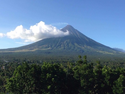 prettybevz:The beauty of Mt. MayonBicol is my mother’s hometown, i remember when i was 5 years old i