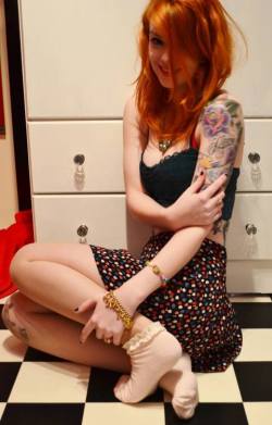 inked-girls-all-day:  Lass Suicide