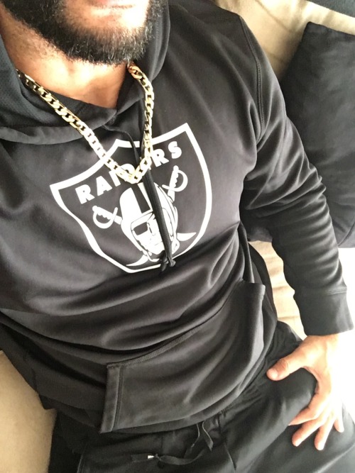 mixxxd-daddy:  Trying to watch college football but Tumblr is too FUCKING distracting. 💦