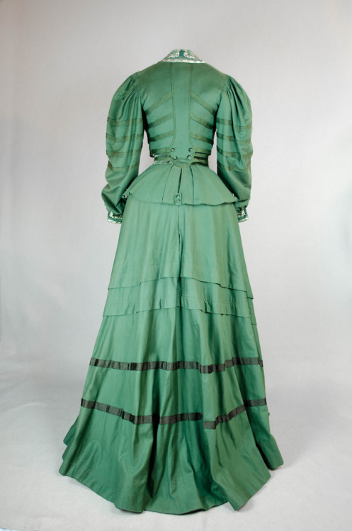 Suit ca. 1906From the Irma G. Bowen Historic Clothing Collection at the University of New Hampshire