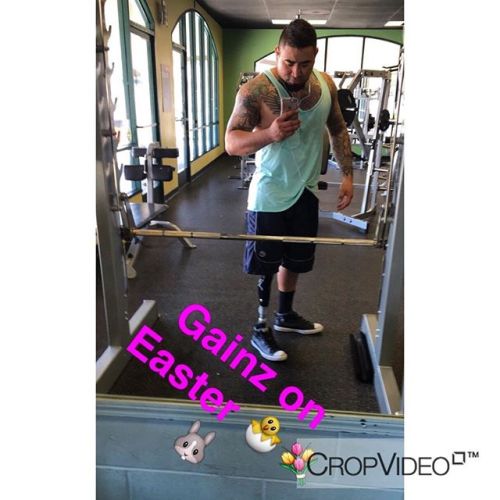 Photoset about “bionicguy” ANGEL DILAURENTIS. Scenes in gym, where he wears converse sho